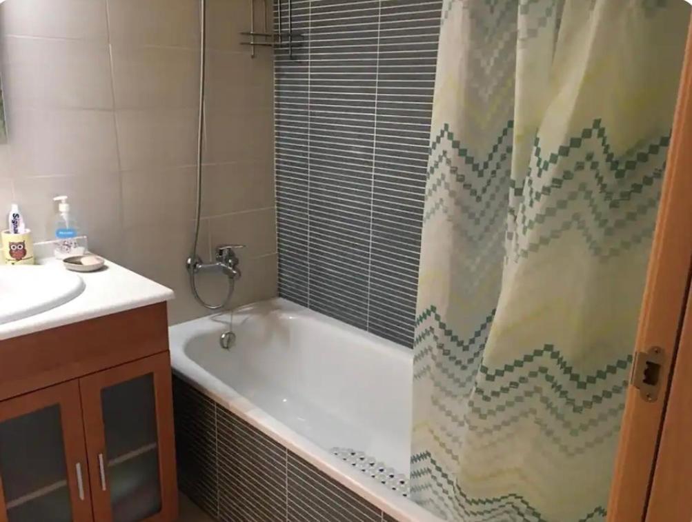 Precioso Piso Cerca De Playa Fenals Con 2 Piscinas Y Terraza