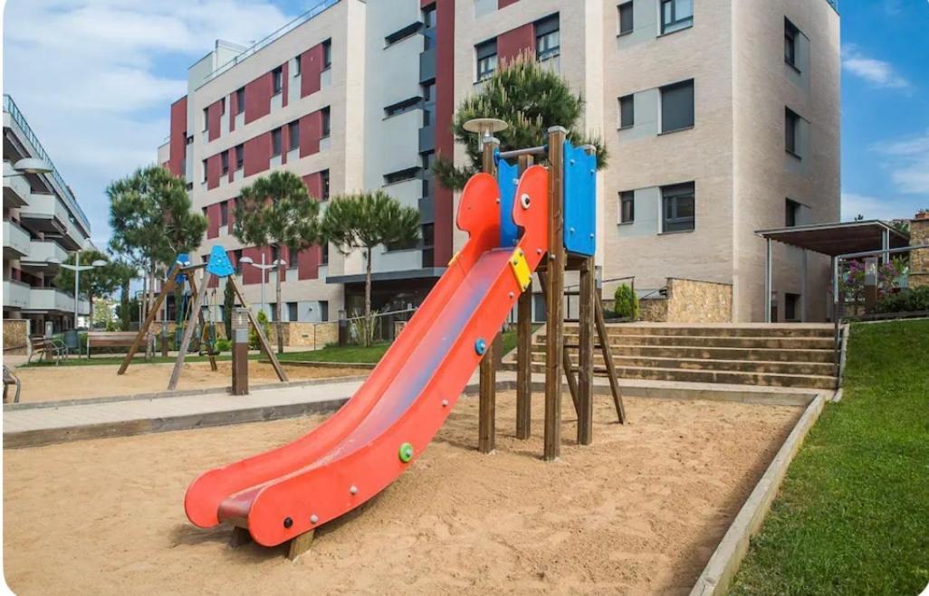 Precioso Piso Cerca De Playa Fenals Con 2 Piscinas Y Terraza Lloret de Mar