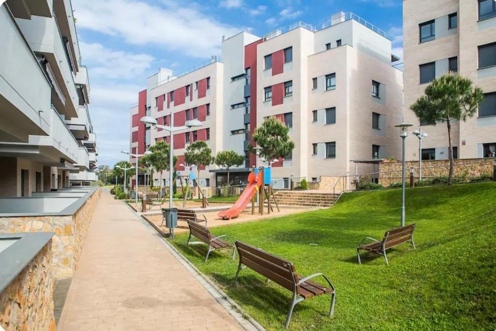Precioso Piso Cerca De Playa Fenals Con 2 Piscinas Y Terraza *